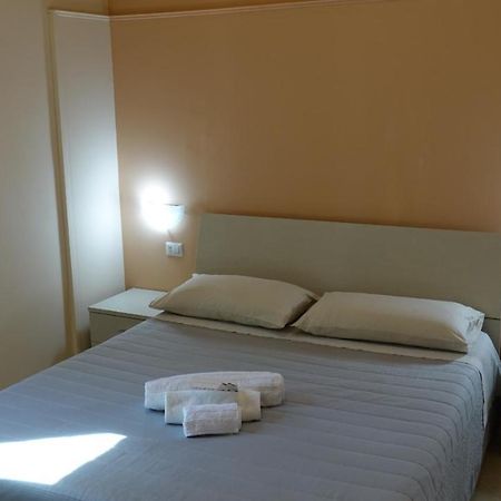 Cairoli Exclusive Rooms & Suite Brindisi Bagian luar foto