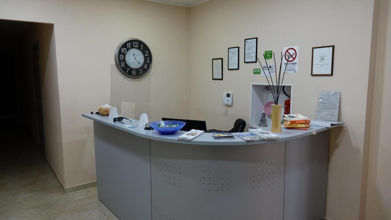 Cairoli Exclusive Rooms & Suite Brindisi Bagian luar foto