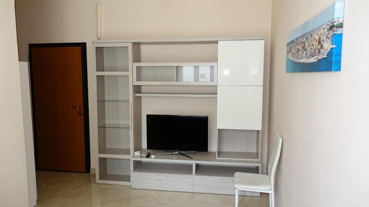 Cairoli Exclusive Rooms & Suite Brindisi Bagian luar foto