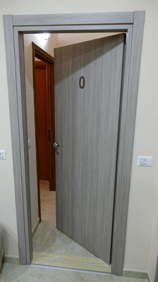 Cairoli Exclusive Rooms & Suite Brindisi Bagian luar foto