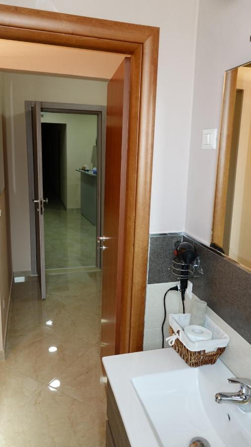 Cairoli Exclusive Rooms & Suite Brindisi Bagian luar foto