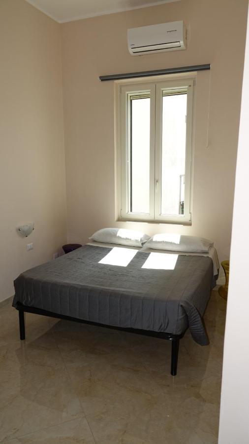 Cairoli Exclusive Rooms & Suite Brindisi Bagian luar foto
