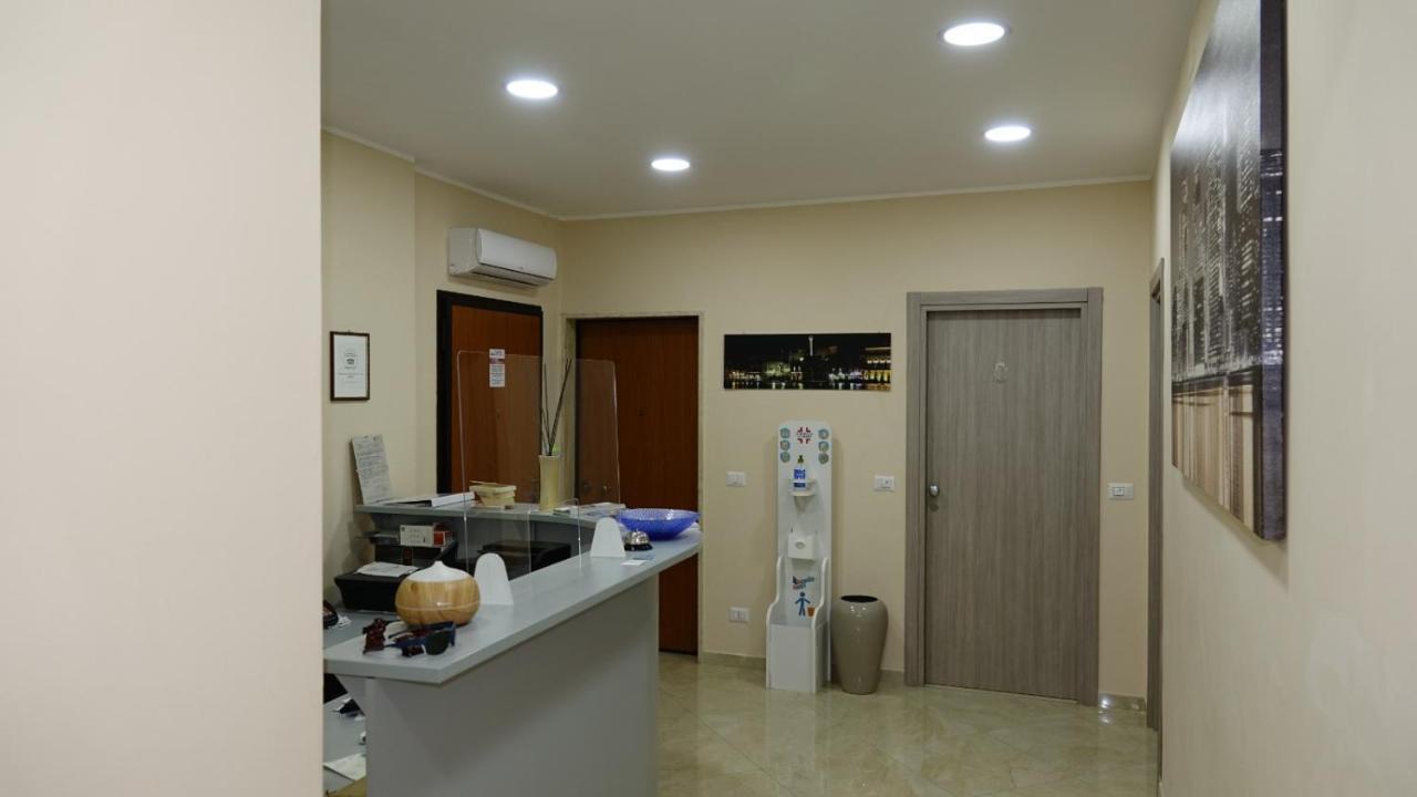 Cairoli Exclusive Rooms & Suite Brindisi Bagian luar foto