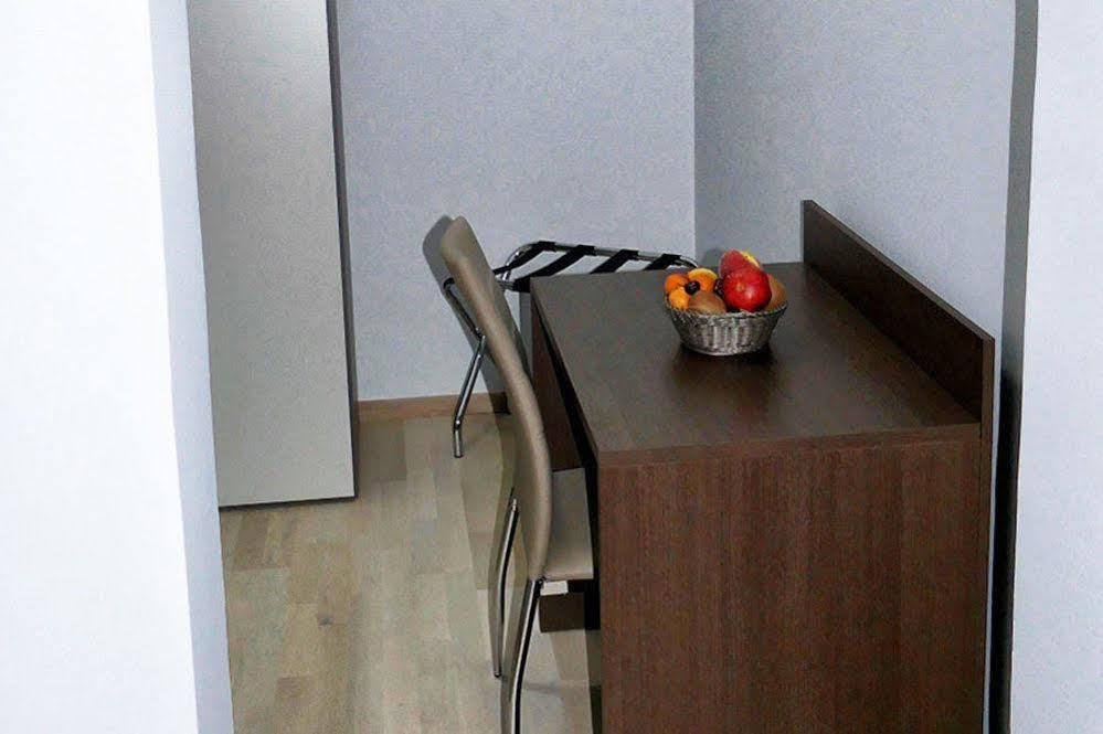 Cairoli Exclusive Rooms & Suite Brindisi Bagian luar foto