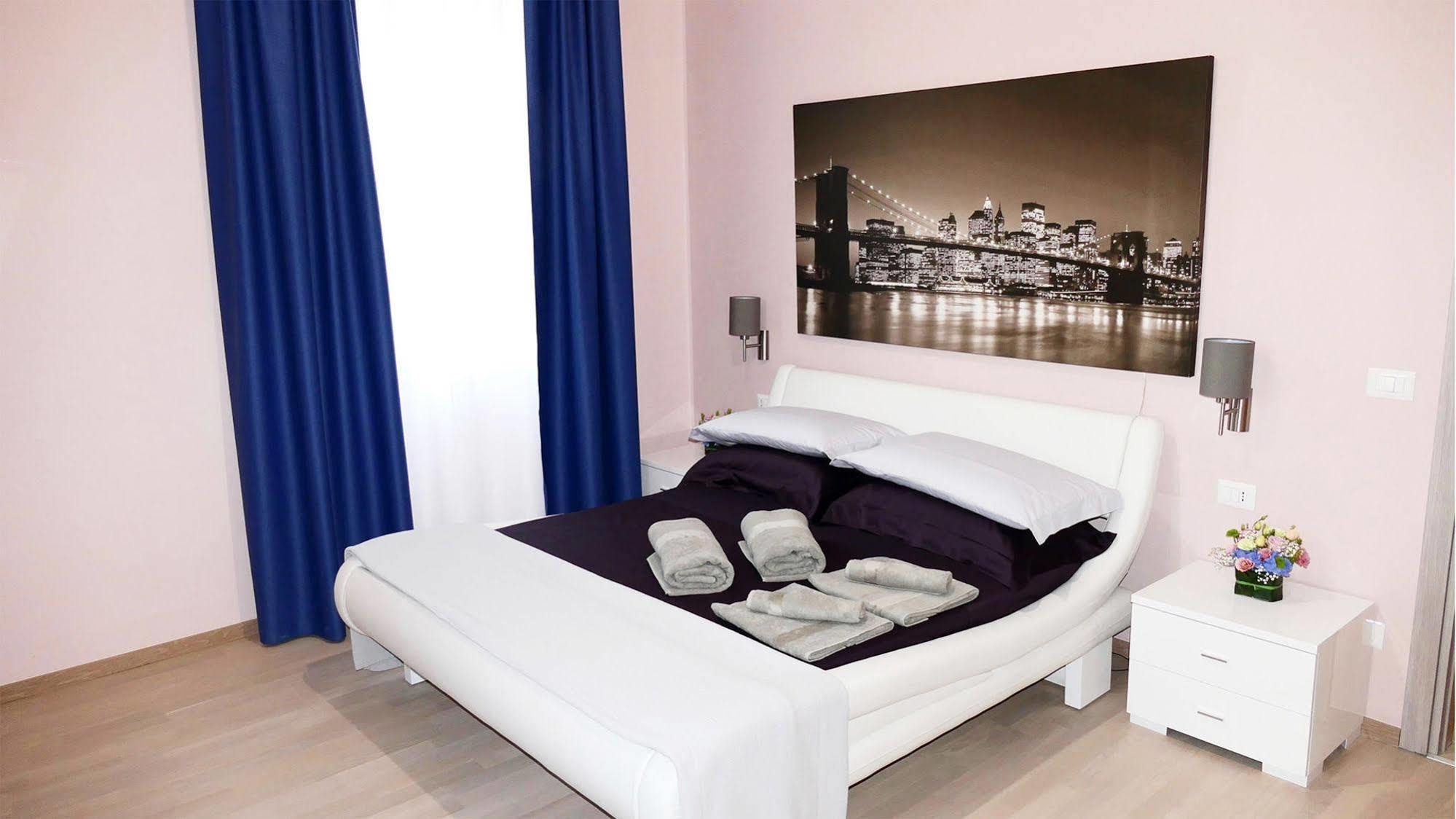 Cairoli Exclusive Rooms & Suite Brindisi Bagian luar foto