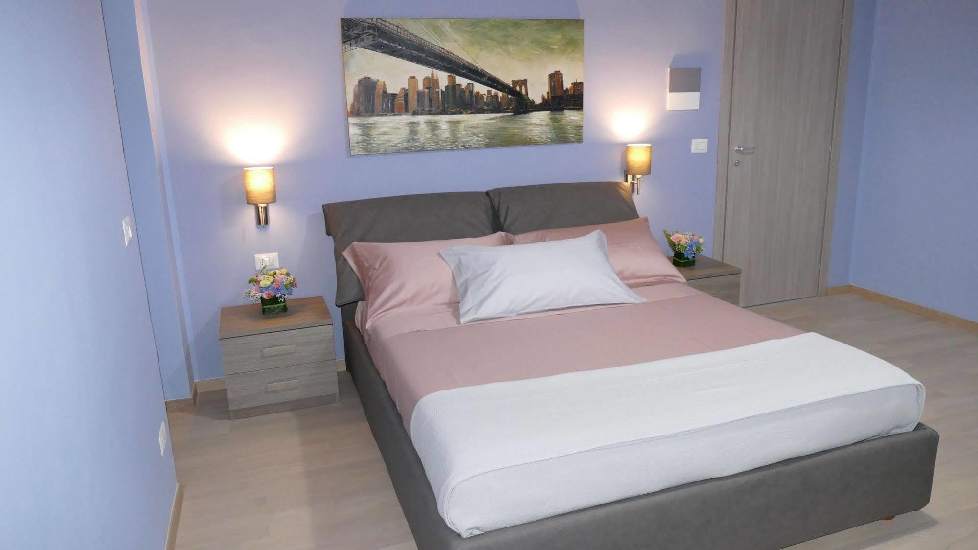 Cairoli Exclusive Rooms & Suite Brindisi Bagian luar foto