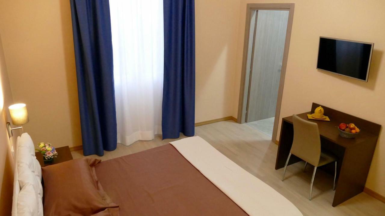 Cairoli Exclusive Rooms & Suite Brindisi Bagian luar foto