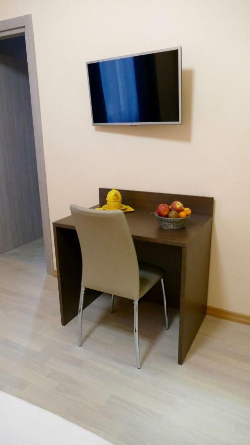 Cairoli Exclusive Rooms & Suite Brindisi Bagian luar foto