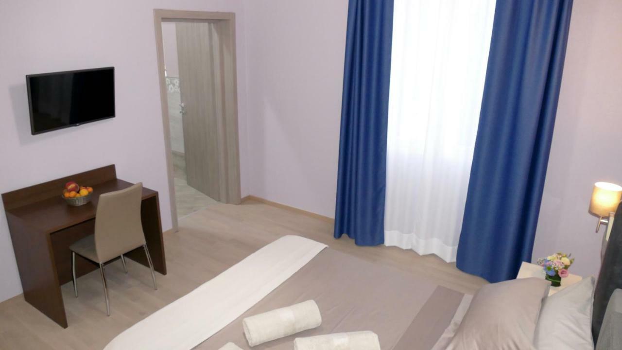 Cairoli Exclusive Rooms & Suite Brindisi Bagian luar foto