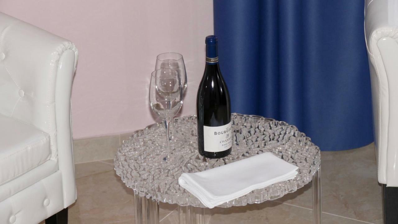 Cairoli Exclusive Rooms & Suite Brindisi Bagian luar foto