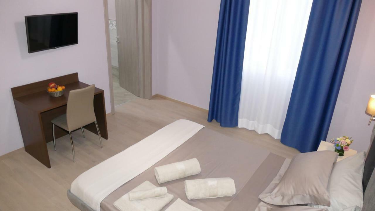 Cairoli Exclusive Rooms & Suite Brindisi Bagian luar foto
