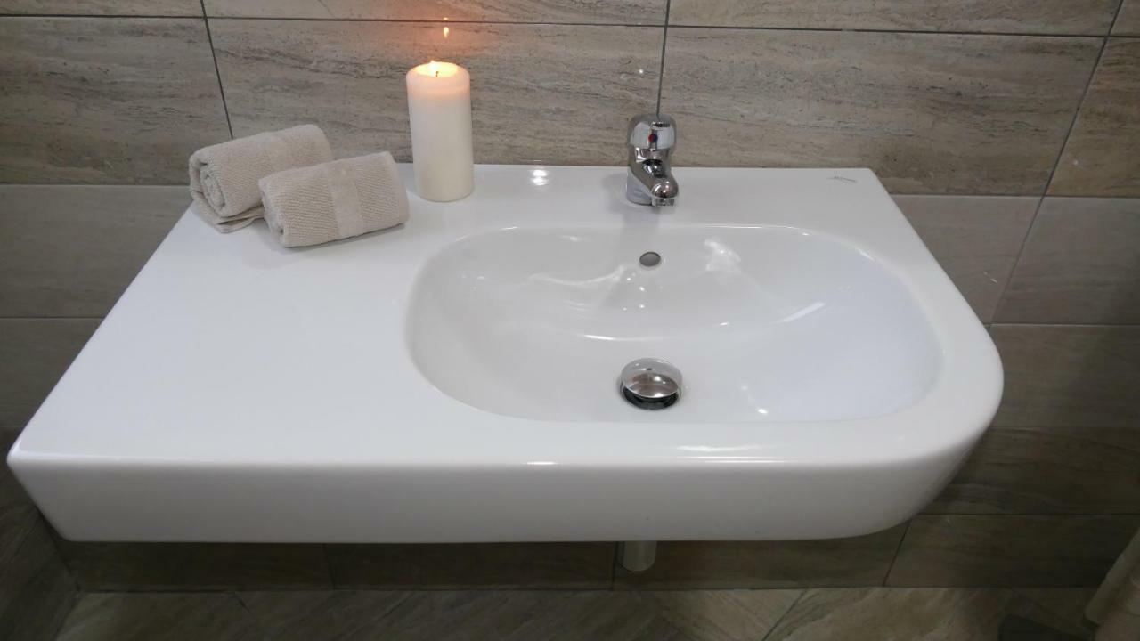 Cairoli Exclusive Rooms & Suite Brindisi Bagian luar foto