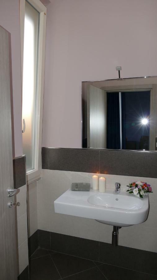 Cairoli Exclusive Rooms & Suite Brindisi Bagian luar foto